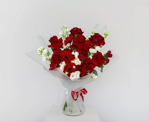 Букет алый акцент